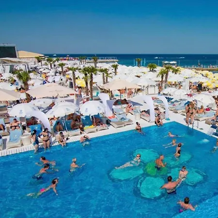 Arcadia Sunrise Sea View Apartment Odesa